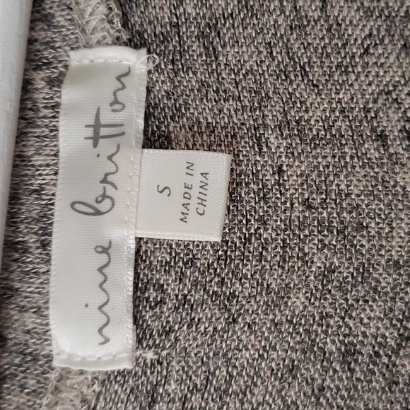 Sweater with knot tie in front - Picture 3 of 4